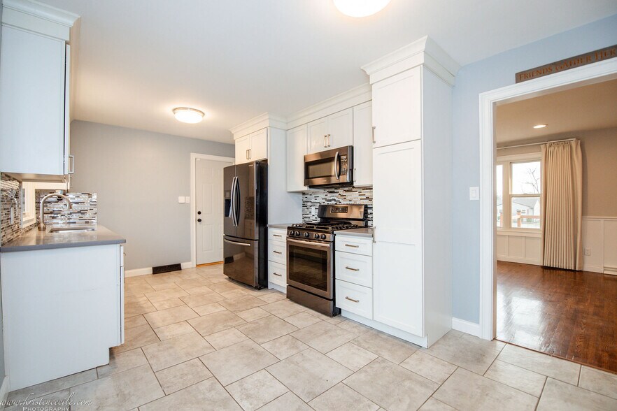 Building Photo - 123 Haines Ave