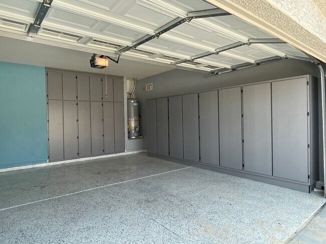 Building Photo - Luxury 5BR Home w/ Solar, Outdoor Kitchen, Backyard Oasis & Media Loft – Phoenix