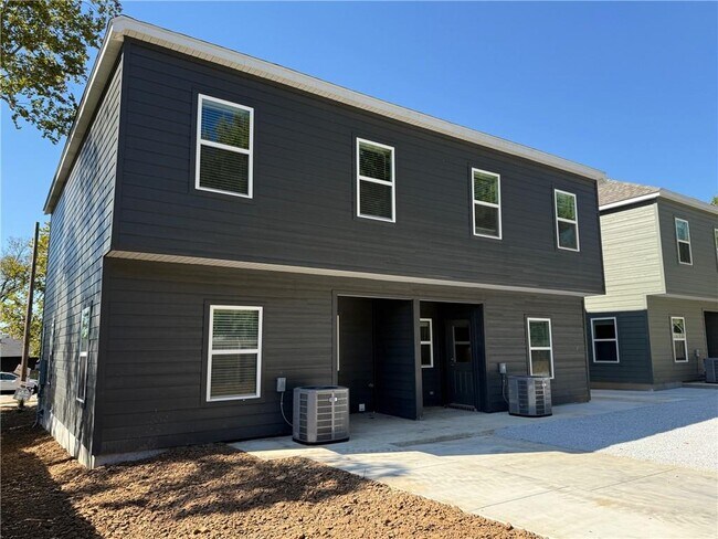 Building Photo - 832 Dockery Ln