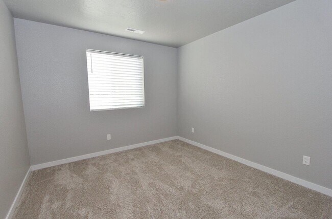 Building Photo - Immaculate & Spacious Home in West Meridian