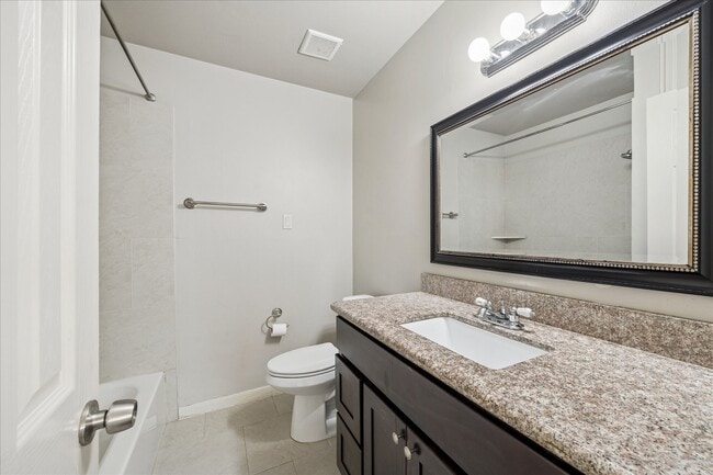 Building Photo - 1907 Sedgie Dr