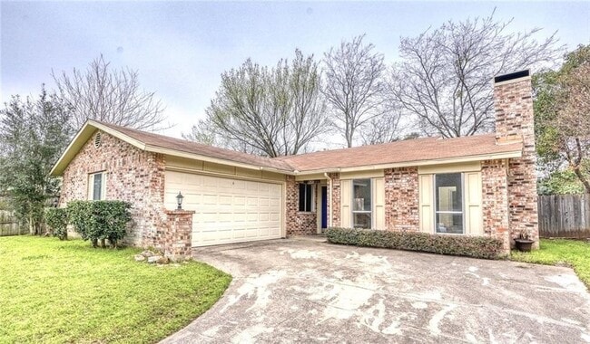 Building Photo - Large single story home in Bedford