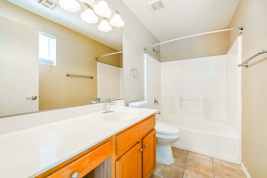 Building Photo - 803 S Chatsworth