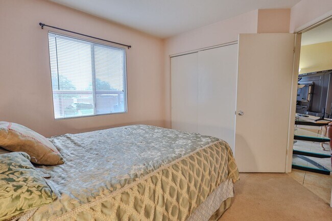 Building Photo - 1 Bed / 1 Bath Condo - Short or Long Term ...