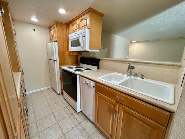 Building Photo - 1 Bed, 1 Bath Loft Condo in La Mesa!