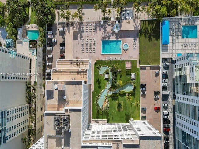 Building Photo - 5005 Collins Ave