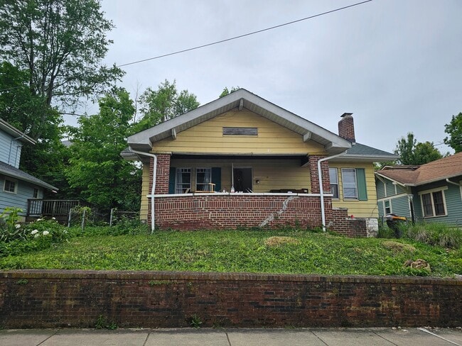 Building Photo - 318 E Smith Ave
