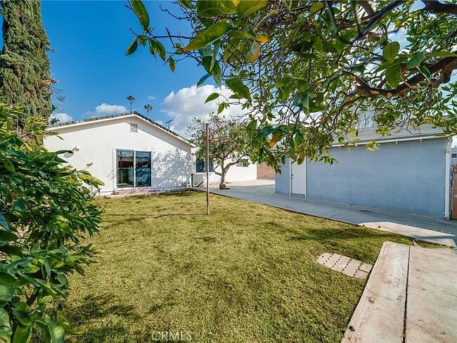 Building Photo - 6901 Fallbrook Ave