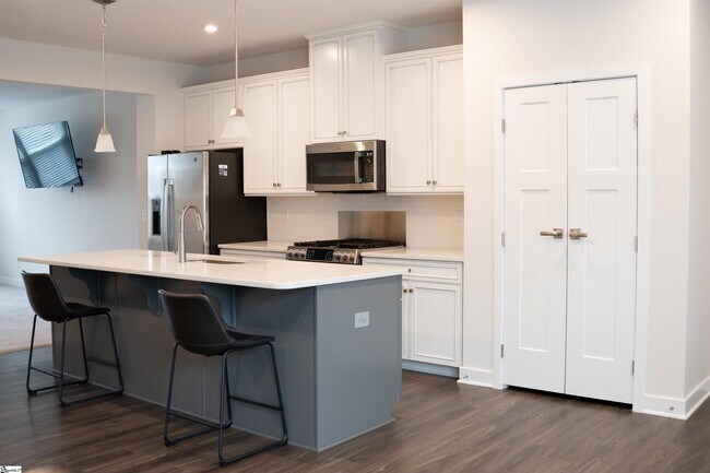 Building Photo - 17 Rollins Ave