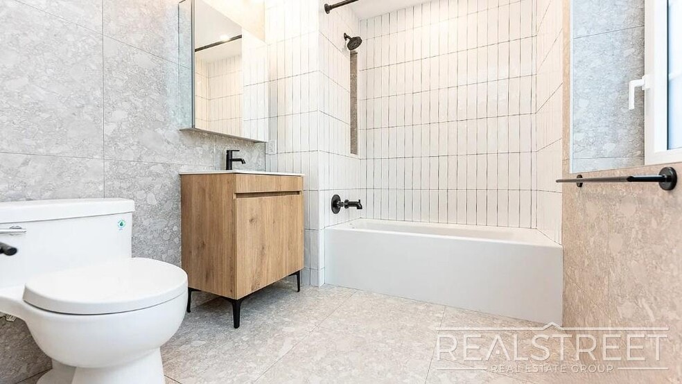 Building Photo - Montrose Avenue