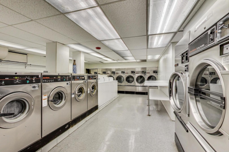 Building Photo - 2400 N Lakeview Ave