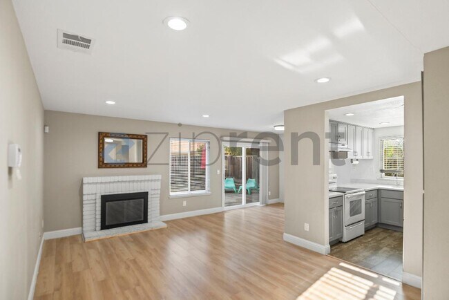 Building Photo - 33739 Slender Ct