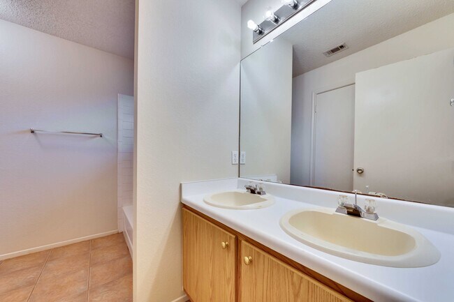 Building Photo - 1625 Sylvia Ct