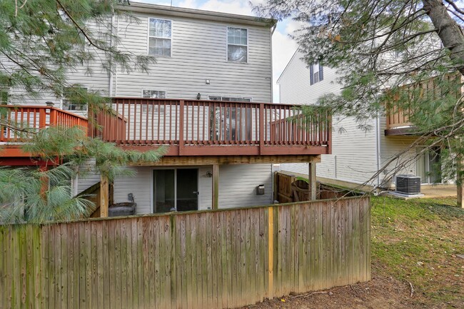 Building Photo - 3BD/2.2BA Fabulous End-Unit Townhome in Columbia