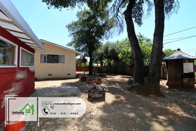 Building Photo - 1848 Shady Ln