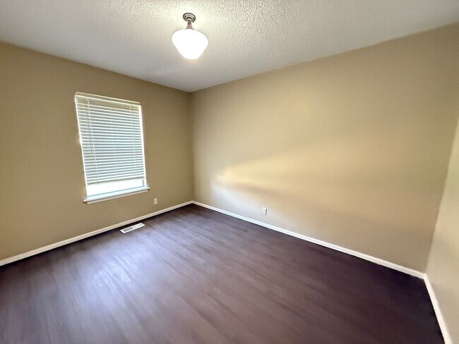 Building Photo - COMING SOON: Spacious 4 Bedroom in South Tulsa