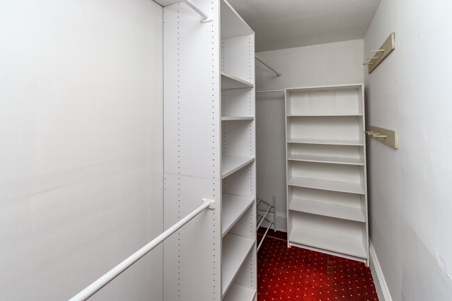 Building Photo - 34 Buttonwood St