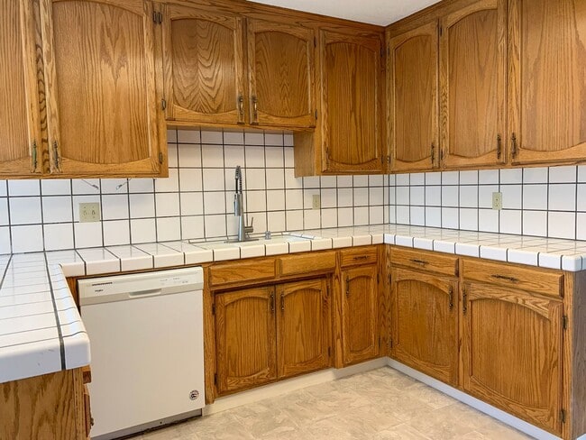 Building Photo - 2 Bedroom / 2.5 Bath Condo in Ridgemark