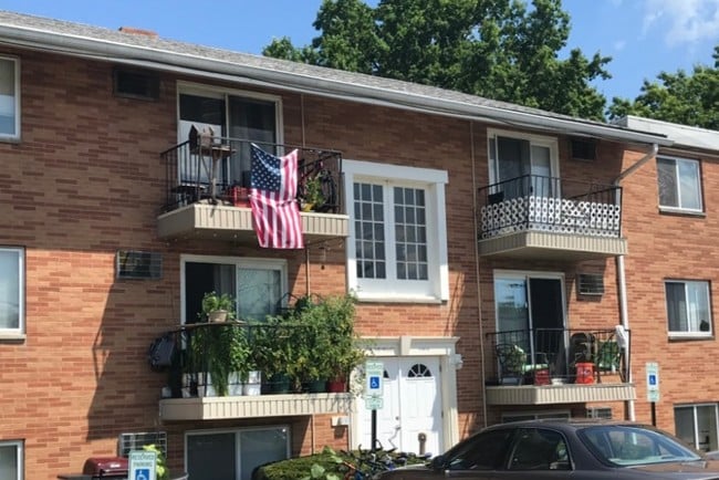 Building Photo - The Meadows Patio Apartments - HEAT INCLUDED!