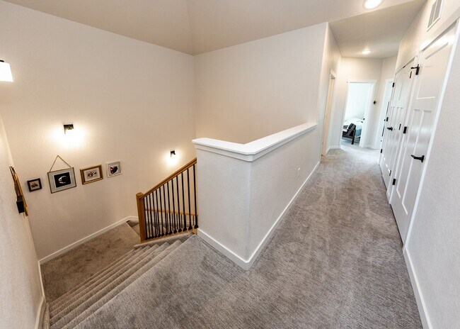 Building Photo - Beautiful Townhome Next to Nature on Westside