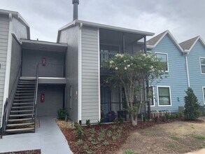 Building Photo - LIKE NEW!!!! Wonderful 2/1 Condo with Fireplace - Available NOW!