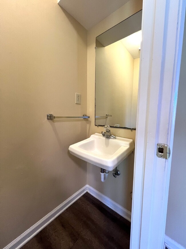 Building Photo - 351 PEABODY DRIVE UNIT 5 (3 BEDROOM UNIT)