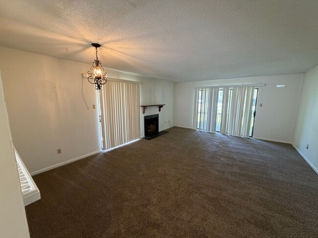 Building Photo - 101 Pine Forest Dr