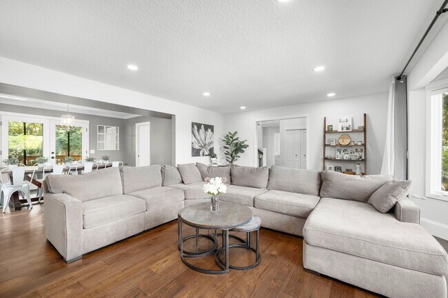 Building Photo - 7874 SW Bayberry Dr