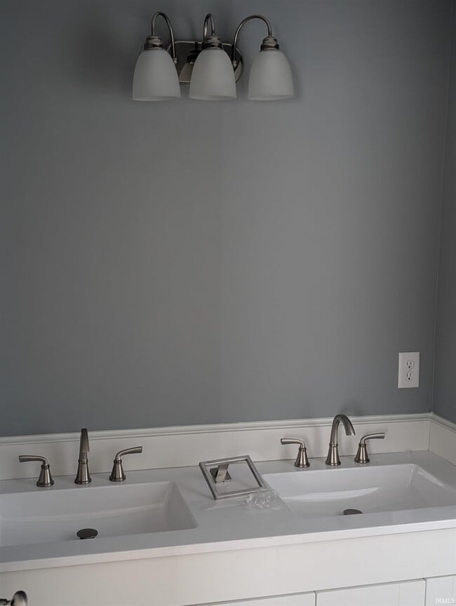 Building Photo - 3710 Wayne Trce