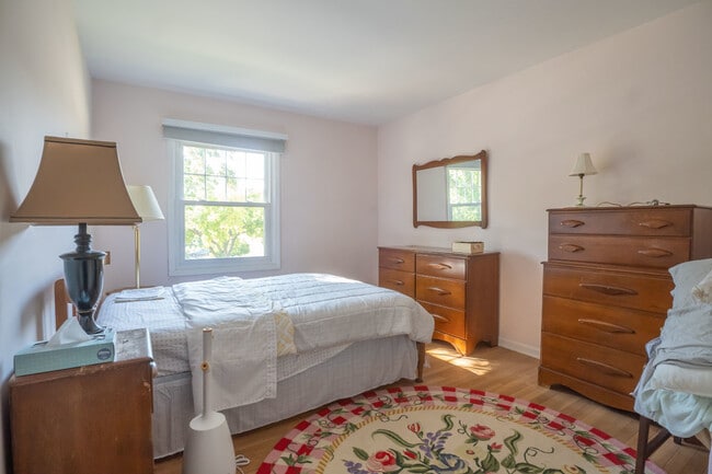 Building Photo - 3501 Saratoga Ave