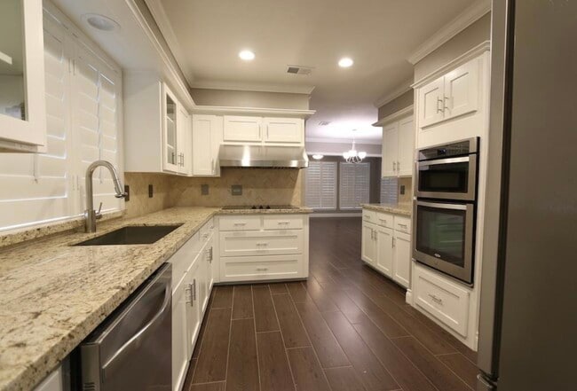 Building Photo - 2842 River Birch Dr