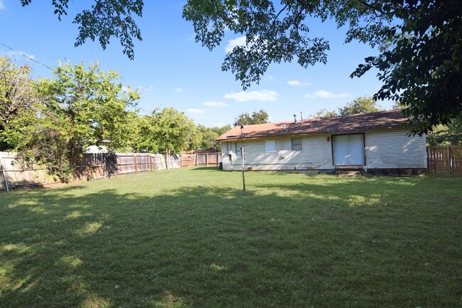 Building Photo - 311 Crockett Dr