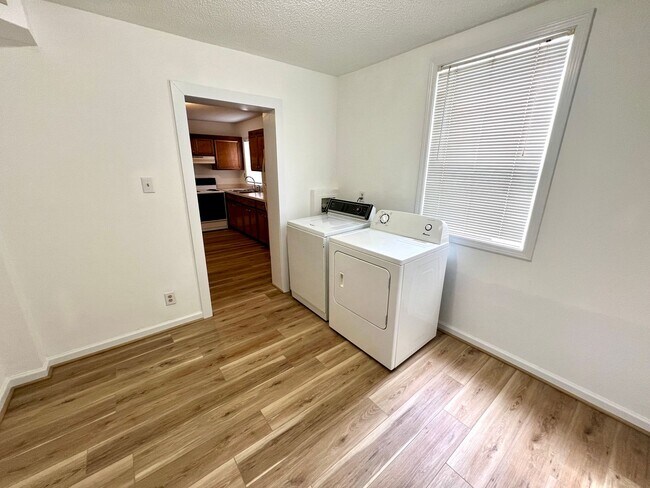 Building Photo - Five Points duplex