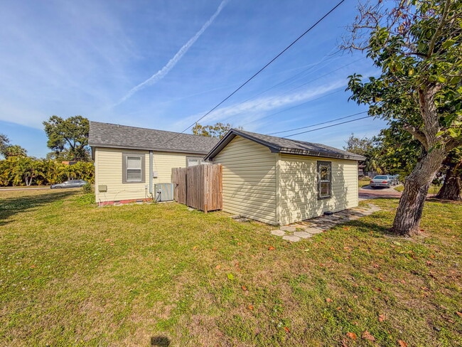 Building Photo - 3800 Dartmouth Ave N