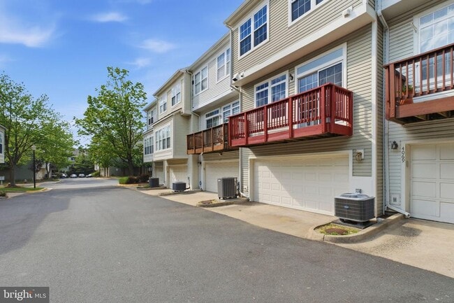Building Photo - 4067 Fountainside Ln