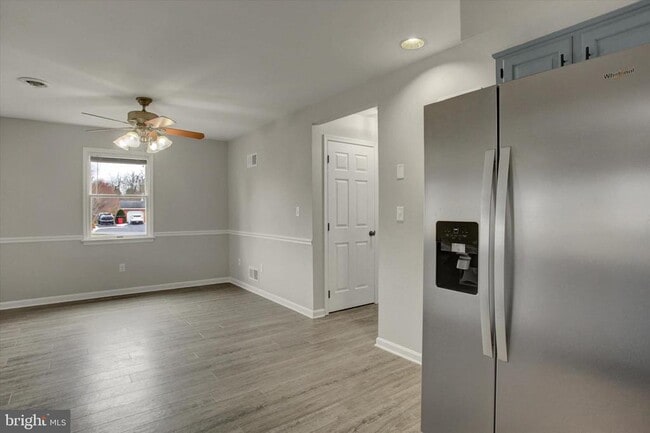 Building Photo - 2367 McCleary Dr