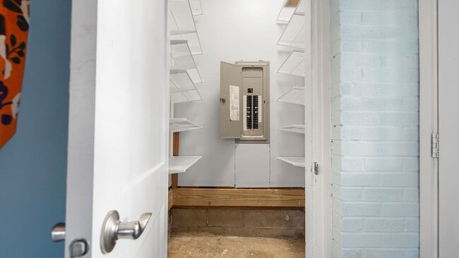 Building Photo - 307 Avondale Dr