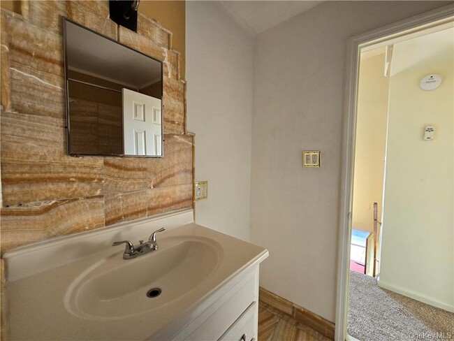 Building Photo - 44 Inwood Rd