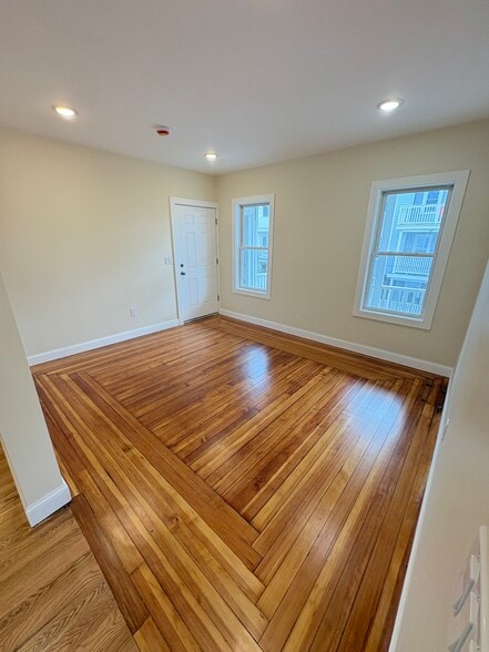 Building Photo - 7 Lowell Cir