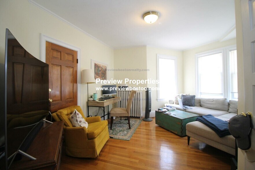 Building Photo - 22 Saybrook St