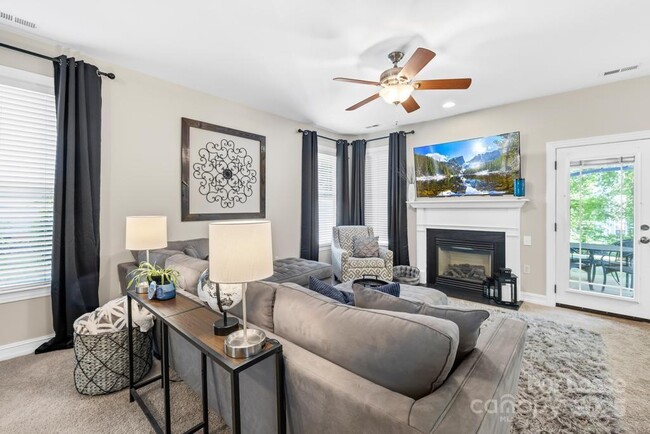 Building Photo - 18810 Coachmans Trace