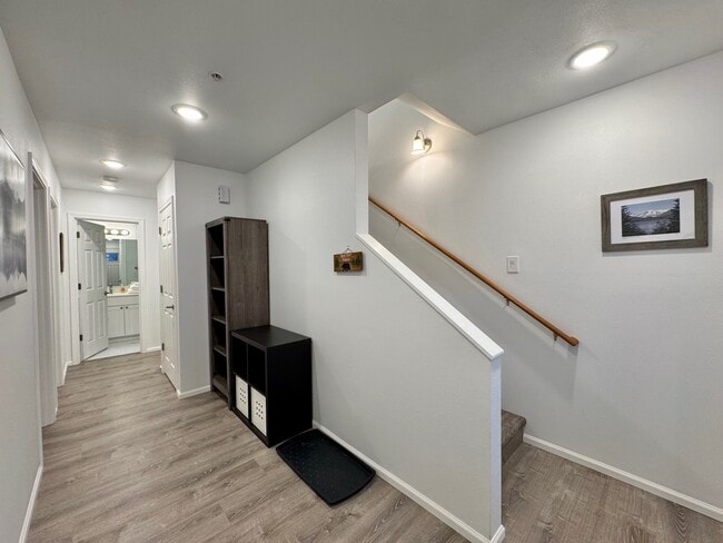 Building Photo - 4505 Hillcrest Ave