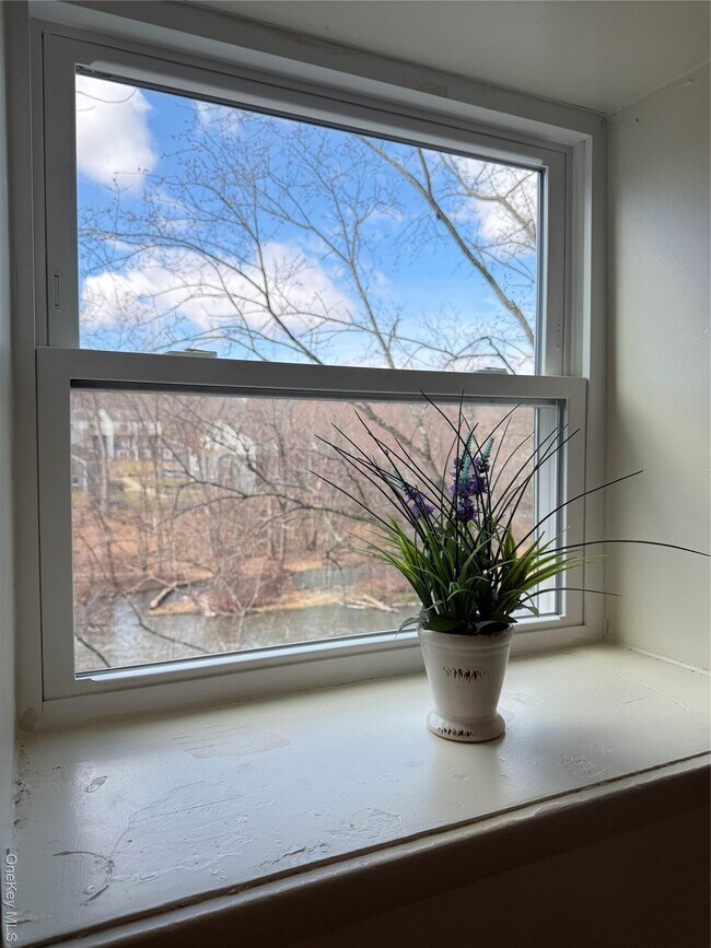 Building Photo - 33 Oak St