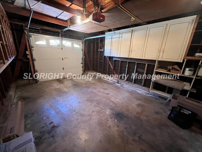 Building Photo - AVAILABLE AUGUST - Home on Foothill Road - 3 Bed / 1 Bath