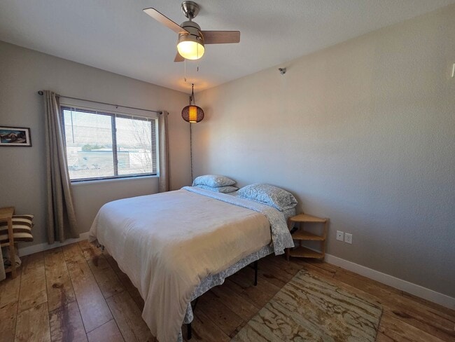 Building Photo - 221 E 5th St