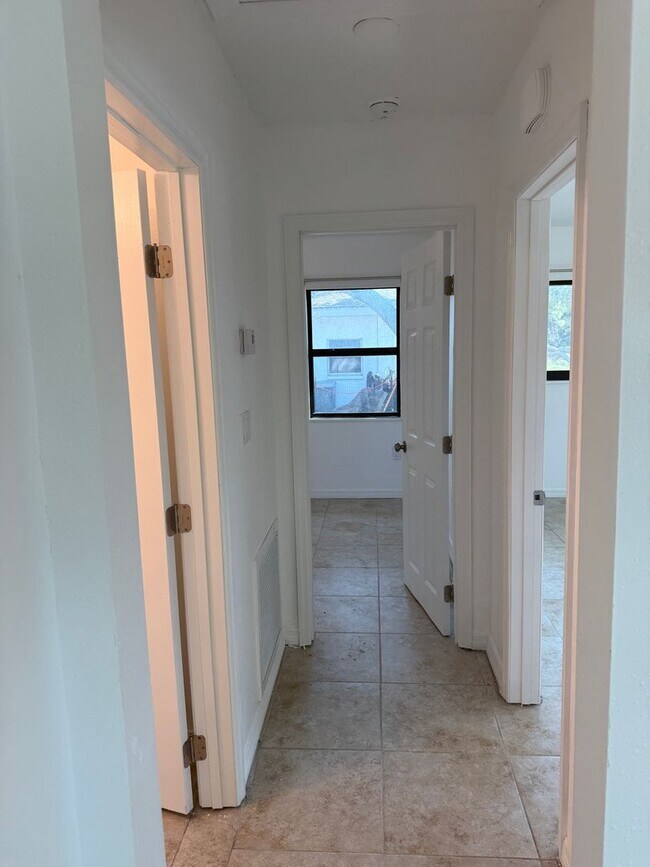 Building Photo - 827 42nd St