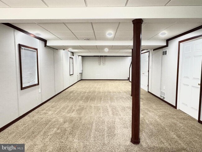 Building Photo - 35 Live Oak Ln