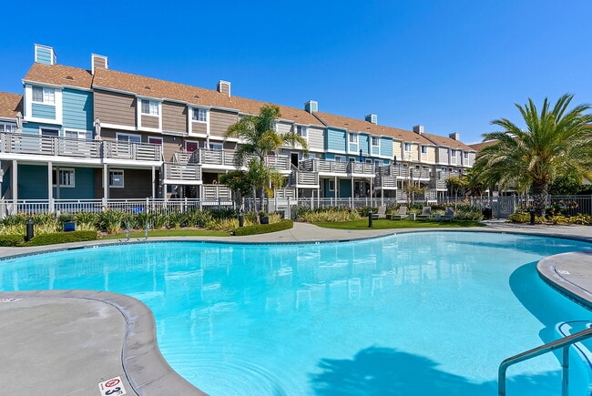 Building Photo - Huntington Breakers