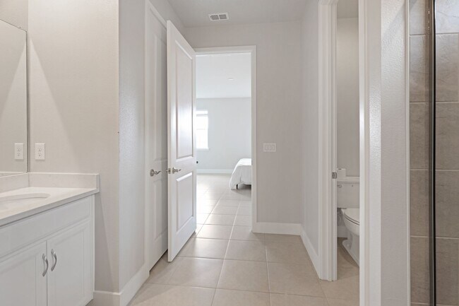 Building Photo - 4 Bed 3 Bath Gem In The Sunstone Community In Wellen Park!!!