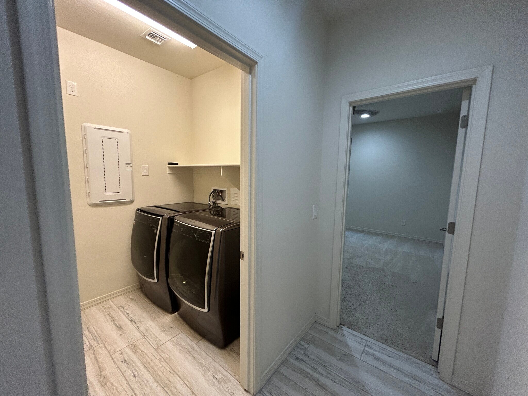 Building Photo - 8909 W Missouri Ave